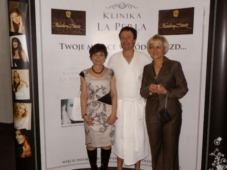 Na zdjęciu stoją od lewej: Bożenna Mirkowska; Jacek Kawalec; Larysa Dysput