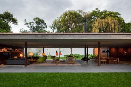 V4 House, Sao Paulo - projekt Marcio Kogan, Renata Furlanetto