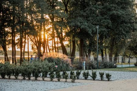 Oświetlenie Lena Lighting w Kamper Parku w Osłoninie