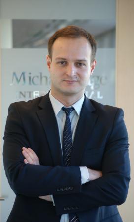 Michael Page -  Michał Kapinos