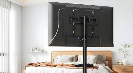 Telewizor w sypialni na uchwycie Montis Atlas