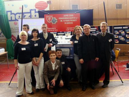 Nauczyciele i uczniowie ZSP Nr 1 w Łowiczu