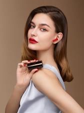 Huawei x Douglas. Kup słuchawki FreeBuds Lipstick i otrzymaj voucher do perfumerii Douglas