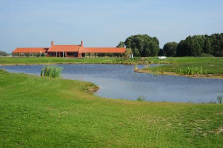 Akademia golfa i driving range Sobienie Królewskie Golf & Country Club