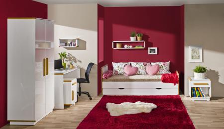 Dodatkowe bryły jak biurko i pełnowymiarowe łóżko pozwalają na aranżację pokoju dla nastolatka Fot.