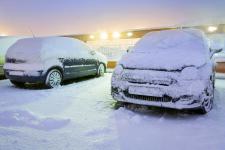 Samochód zimą. Chroń układ wydechowy przed śniegiem