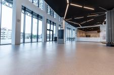 Bezspoinowe posadzki żywiczne w dużych obiektach sportowych