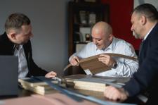 ABS czy PVC? O wyborze materiału obrzeża meblowego decydują parametry, a nie nazwa tworzywa