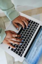 Kompleksowy przewodnik – tworzenie i promowanie produktów online