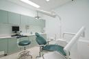 Czym różnią się gabinety stomatologiczne w dużych i małych miastach?