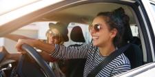 Passenger princess, DJ, a może nawigator? Znamy najczęstsze nawyki Polaków na fotelu pasażera