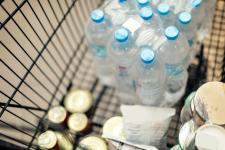Aż 73 proc. Polaków popiera system kaucyjny. Najnowsze dane Waterdrop