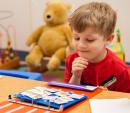 Jak zapewnić dobrą edukację dziecku z autyzmem?