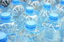 Woda w plastikowej butelce po wystawieniu na słońce zawiera szkodliwe substancje