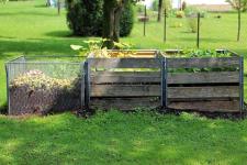 Kompostownik w domu i ogrodzie – sposób na resztki organiczne