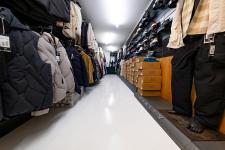 Wyjątkowy showroom Streetstore w Ołomuńcu wykorzystuje różnorodne rozwiązania Tremco CPG