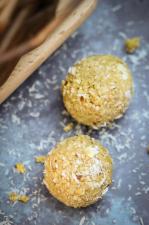 Pełnoziarniste kulki z owocami -  zdrowa przekąska dla małych i dużych łasuchów