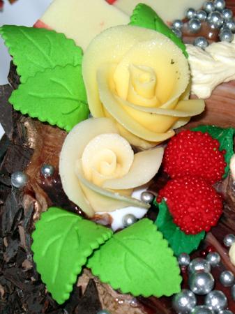 Różyczki - dekoracja tortu