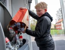 Nie tylko automat. Dlaczego serwis i lokalne wsparcie decydują o sukcesie systemu kaucyjnego?