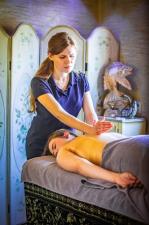 Pochwała dotyku. Dlaczego właśnie dziś potrzebujemy go bardziej niż kiedykolwiek?