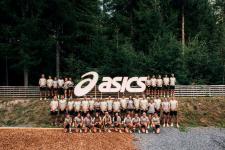 ASICS EMEA odnotowuje wzrost we wszystkich kanałach i kategoriach w III kwartale 2025 roku