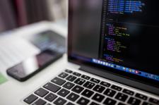 Technologia empatii – jak algorytmy wspierają rozmowę między dzieckiem a rodzicem w cyfrowym świecie