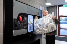 Manualne przyjmowanie butelek czy automaty RVM?