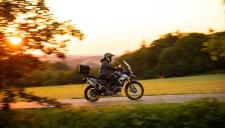 Wiatr we włosach i dziura w… budżecie – ile naprawdę kosztuje marzenie o motocyklu?