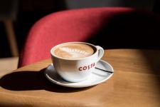 Klasyczne smaki oraz intrygujące nowości – dwie strony menu Costa Coffee