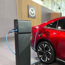 Polska technologia ładowania Lenergizee w sieci dealerskiej Mazdy